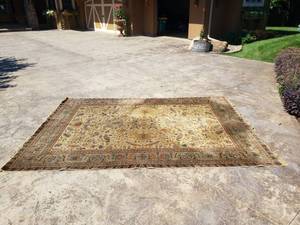lot 61 image: Patina Oriental Wool Rug 7.10 x 11.2