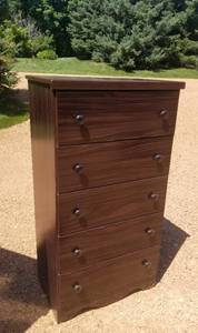 lot 135 image: 5 Drawer Dresser