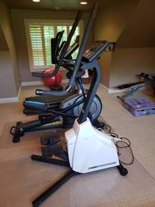 lot 10 image: Cybex 800 Stair Climber