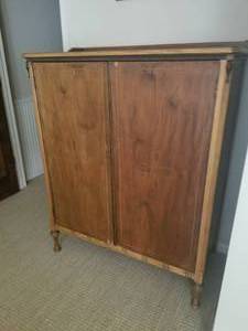 lot 49 image: Beautiful Antique Cabinet Dresser