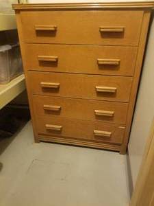 lot 121 image: Vintage Mid-Century Modern Dresser