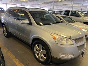 lot 7 image: 2009 Chevrolet Traverse LTZ AWD