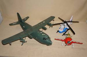 3 Aircraft Toys