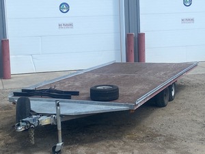 1992 Karavan 4-Place Snowmobile Trailer