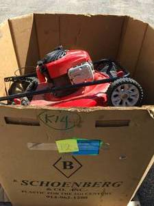 lot 12 image: GAYLORD FULL OF LAWN TOOLS CUSTOMER RETURNS SEE PICS