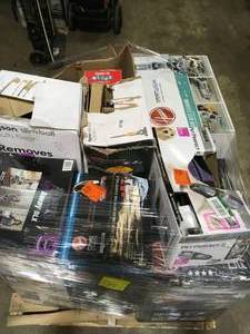 lot 28 image: PALLET WITH SHARK, HOOVER, DYSON VACCUMS CUSTOMER RETURNS SEE PICS
