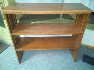 lot 4 image: Bookshelf wood