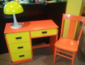 lot 30 image: Desk, chair & lamp - working excellent