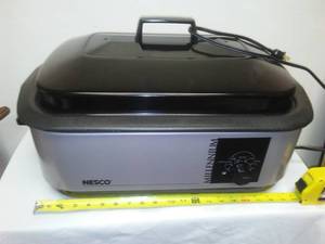 lot 15 image: Electric Roasting Pan  excellent
