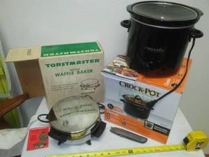 lot 16 image: Crock Pot and Waffle Baker