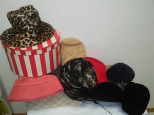 lot 45 image: 8 Vintage Hats and 2 Hat Boxes.