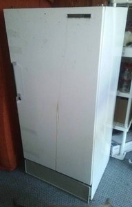 lot 50 image: Upright freezer - great on inside G.E.,