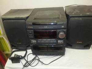 lot 60 image: Aiwa Compact Stereo NSX - V2100, Digital Audio system, CD, Cassette, Am FM tuner,