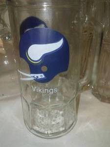 lot 78 image: Nince glasses Vikings Mug & Twins Glass, vintage.