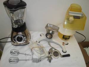 lot 85 image: Kitchen small electric appliances. Chop right cast manual grinder