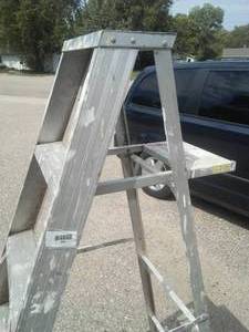 lot 104 image: 6 foot aluminum ladder w paint tray.