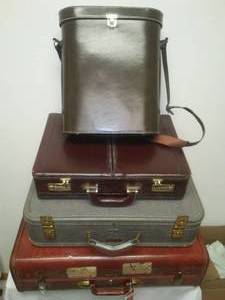 lot 142 image: Luggage Suitcases, briefcase, stadium picnic case & contents.