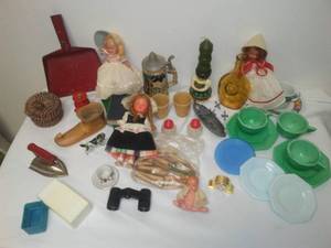 lot 149 image: Varity of Vintage  Newer Miniatures.
