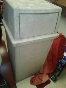 lot 173 image: Rubbermaid Commercial Garbage