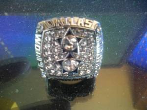 lot 158 image: Dallas Cowboys Super Bowl Ring Roger Staubach, 1977,