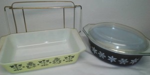 lot 205 image: Pyrex -2