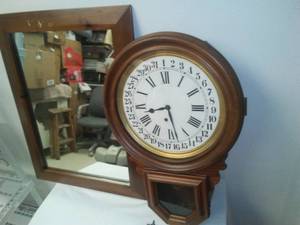 lot 208 image: Vintage Clock & mirror.