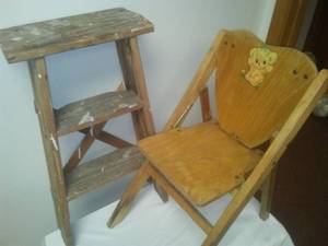 lot 235 image: Childs Chair & 2 step ladder - wood.