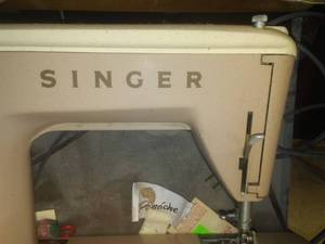 lot 240 image: Singer Sewing Machine and Cabinet, in working condition.