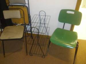 lot 243 image: Vintage furniture Samsonite folding chairs -2, table & retro chair.