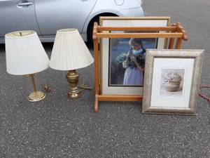 Oak Quilt Stand 30x16x30, 2- Pictures & 2- Lamps