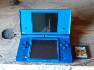 lot 8 image: Nintendo DS, Mario vs. Dk Game (No Charger)