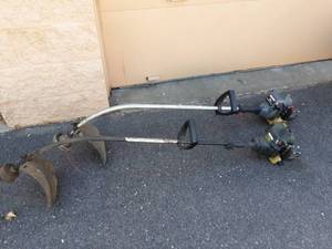 lot 14 image: 2-Craftsman 25CC Weed Wackers