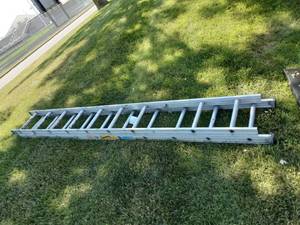 lot 20 image: Kellar 20 Aluminum Extension Ladder