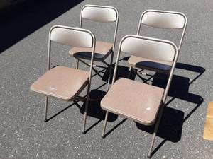 lot 23 image: 4-Folding Chairs