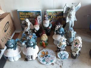 lot 28 image: Garden Statues Frogs, Fairies, Gnomes, Stepping Stone Kits