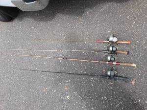 lot 32 image: 4-Vintage Rod & Reel Combos