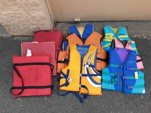 lot 36 image: 6-Life Jackets, 3-Seat Cushions