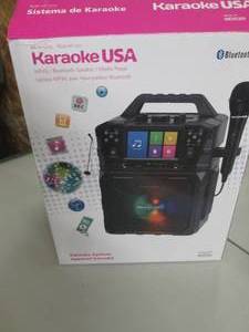 lot 12 image: Karaoke USA Portable Bluetooth MP3...