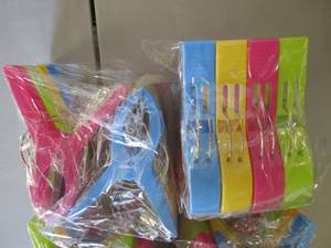 lot 37 image: 6-8 Pack Beach Towel Clips in Brigh...