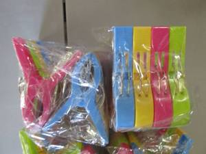 lot 39 image: 6-8 Pack Beach Towel Clips in Brigh...