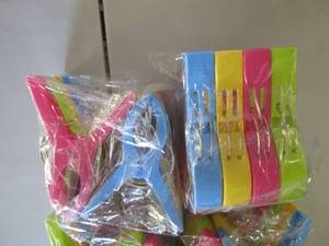 lot 41 image: 6-8 Pack Beach Towel Clips in Brigh...