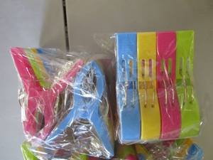 lot 42 image: 6-8 Pack Beach Towel Clips in Brigh...