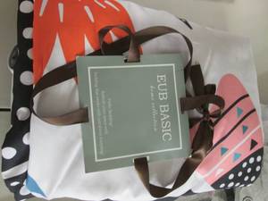 lot 76 image: Full Duvet Cover and Pillowcases...