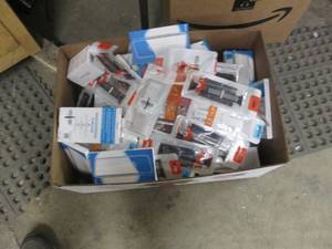 lot 82 image: Box of Misc Returned Items includin...