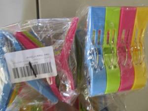 lot 99 image: 6-8 Pack Beach Towel Clips in Brigh...