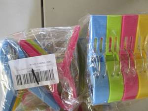 lot 100 image: 6-8 Pack Beach Towel Clips in Brigh...