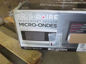 lot 117 image: Frigidaire Spacewise Sensor Microwa...