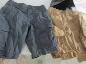 lot 174 image: 2 pr Mens Cargo Shorts 30 inch Wais...