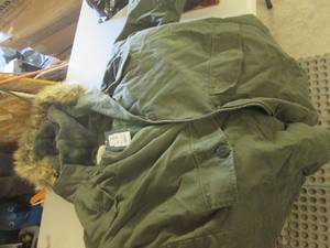 lot 197 image: Large Universal Thread Hooded Coat ...