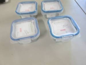 lot 216 image: 4- 1 cup Pyrex Snapware Containers...